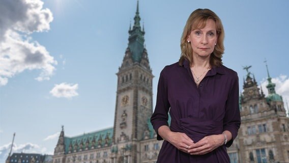 Anette van Koeverden spricht den Hamburg Kommentar. Foto: NDR/Screenshot