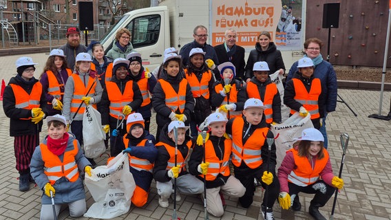 Start der "Hamburg räumt auf"-Aktion in Hamburg. © NDR Foto: Karsten Sekund