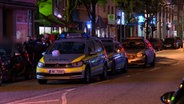 Polizisten bei einem Einsatz nach einer Schießerei im Phoenix-Viertel in Hamburg-Harburg. © TV News Kontor Foto: Screenshot