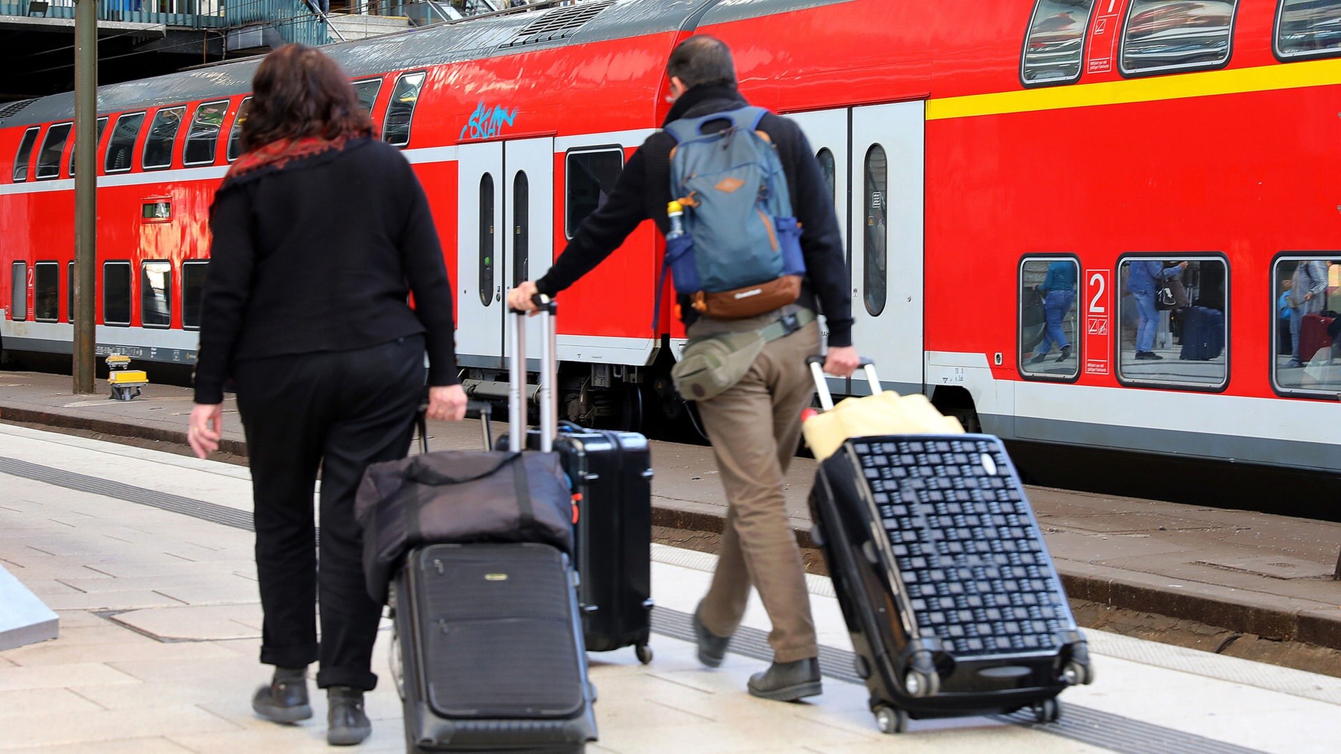 Fahrplanwechsel: Linke kritisiert Bahn-Angebot in Hamburg