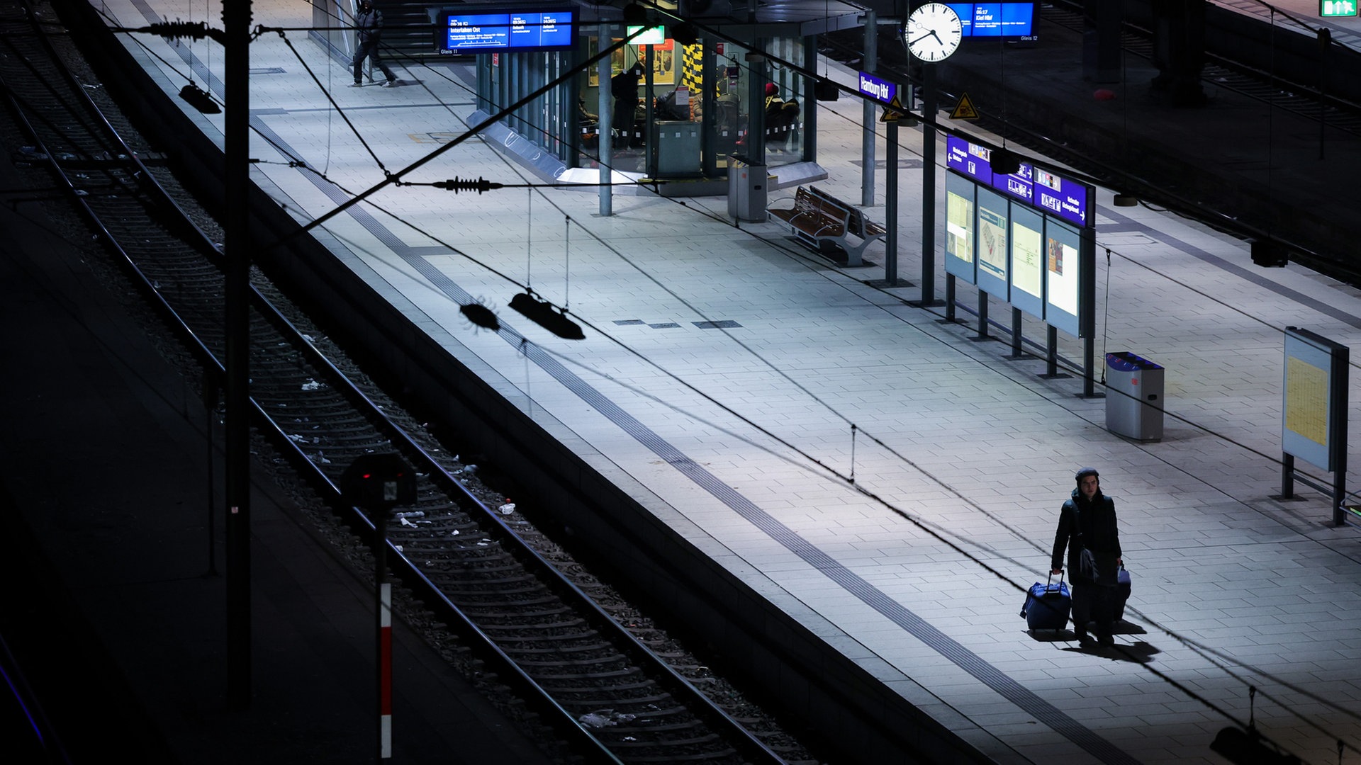 Streik der Lokführer: Massive Behinderungen im Bahnverkehr