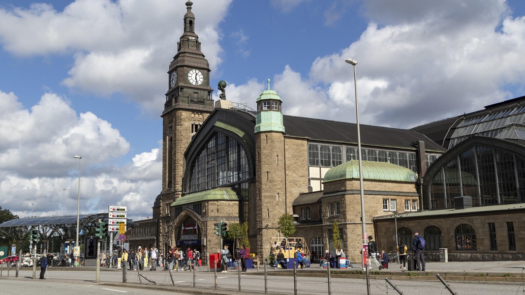 Hamburger Hauptbahnhof: Polizei sperrt Gleise wegen Virus-Verdacht