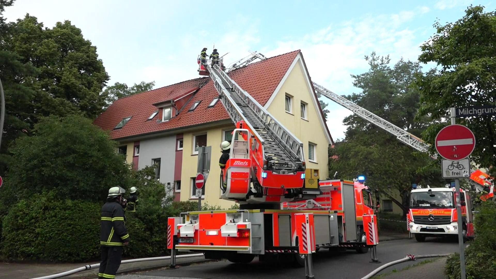 Feuer in Heimfeld: Haus gerät durch Blitzeinschlag in Brand