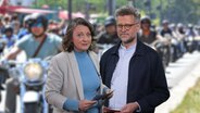 Frauke Reinig und Jörn Straehler-Pohl debattieren beim Hamburg Kommentar. © NDR 