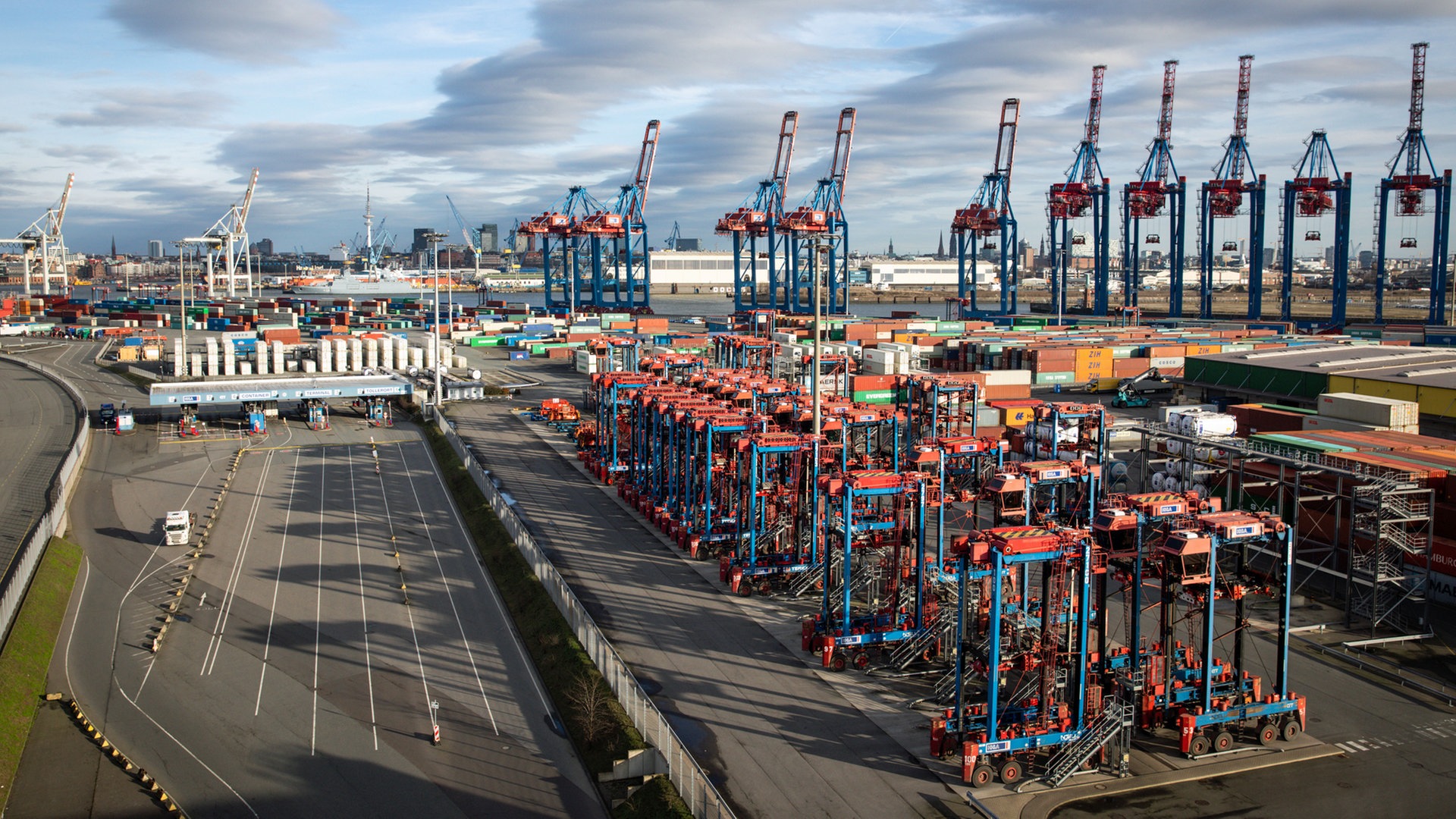 Tschentscher und Handelskammer für chinesischen Einstieg im Hafen