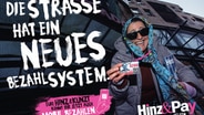 Ein Flyer von Hinz&Kunzt mit der Aufschrift "Die Straße hat ein neues Bezahlsystem". © Hinz&Kunzt 