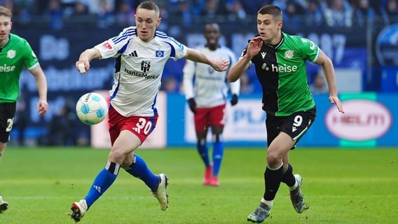 Spielszene aus der Partie Hamburger SV gegen Hannover 96. © picture alliance / Eibner-Pressefoto Foto: Eibner-Pressefoto/Marcel von Fehrn