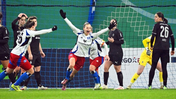 Szene der Partie Hamburger SV-Borussia Mönchengladbach. © picture alliance/dpa Foto: Gregor Fischer