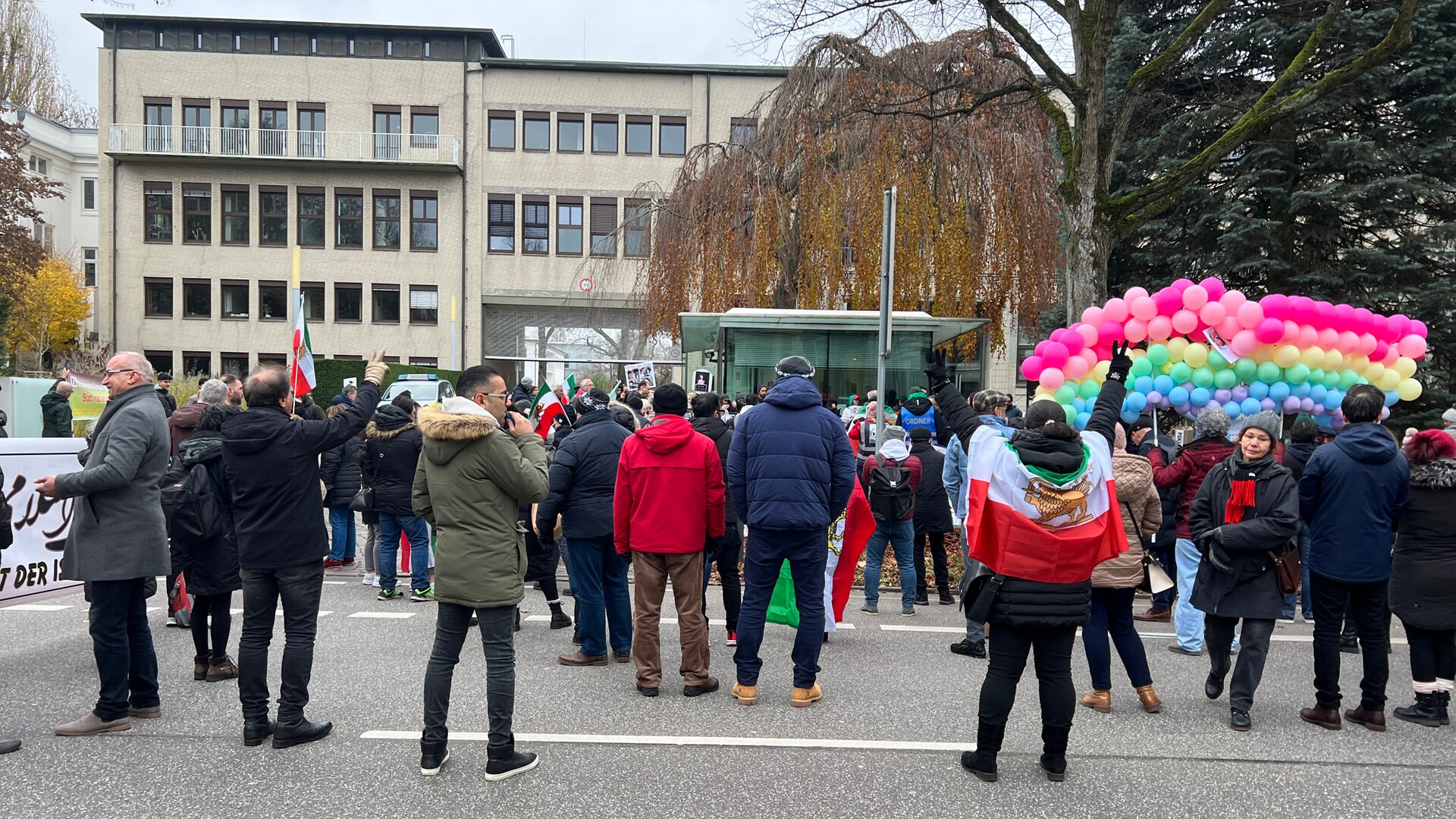 Demonstration in Hamburg: Solidarität mit Protesten im Iran