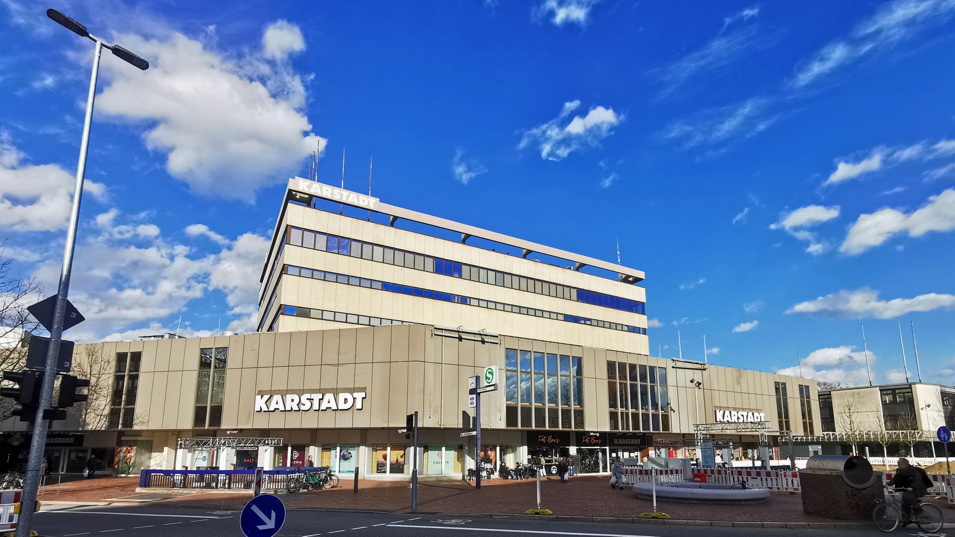 Was wird aus dem Karstadt-Gebäude in Harburg?