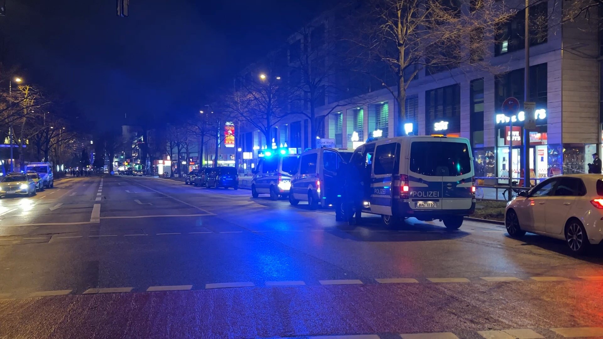 App-Notruf löst Großeinsatz der Polizei an der Reeperbahn aus