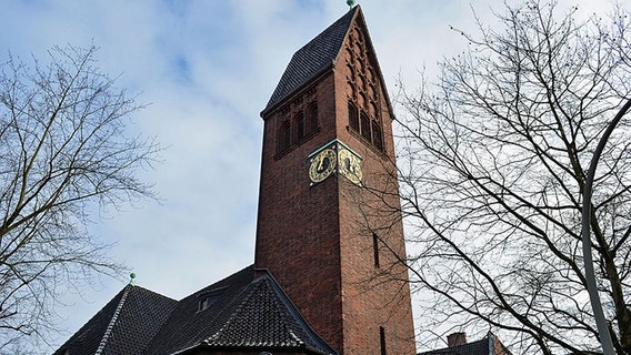 Der Turm der entwidmeten Kirche St. Stephanus in Hamburg-Eimsbüttel. © NDR Foto: Anne Arend