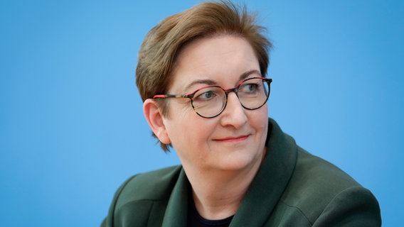 Klara Geywitz (SPD), Bundesministerin für Wohnen, Stadtentwicklung und Bauwesen, bei der Bundespressekonferenz. © picture alliance / Flashpic Foto: Jens Krick