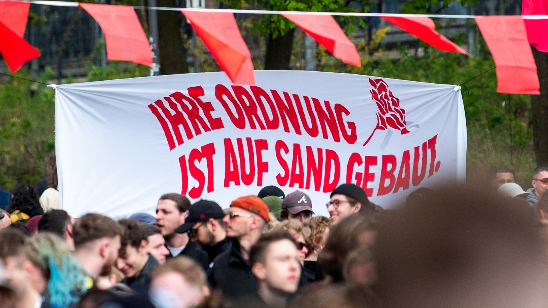 Etwa 400 Teilnehmer bei Demo im Hamburger Schanzenviertel