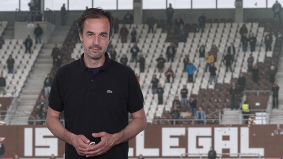 Lars Pegelow über die Stadionauslastung vom HSV und FC St. Pauli. © NDR 