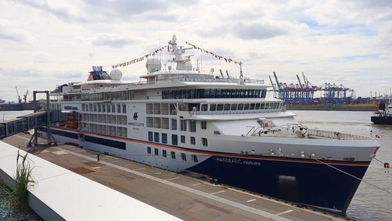 Die "Hanseatic Nature" liegt am Kreuzfahrtterminal in Altona. © NDR Foto: Screenshot