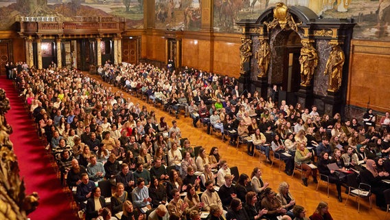 Ein Empfang für Referendare im Hamburger Rathaus. © Behörde für Schule und Berufsbildung Foto: Philine Hamann