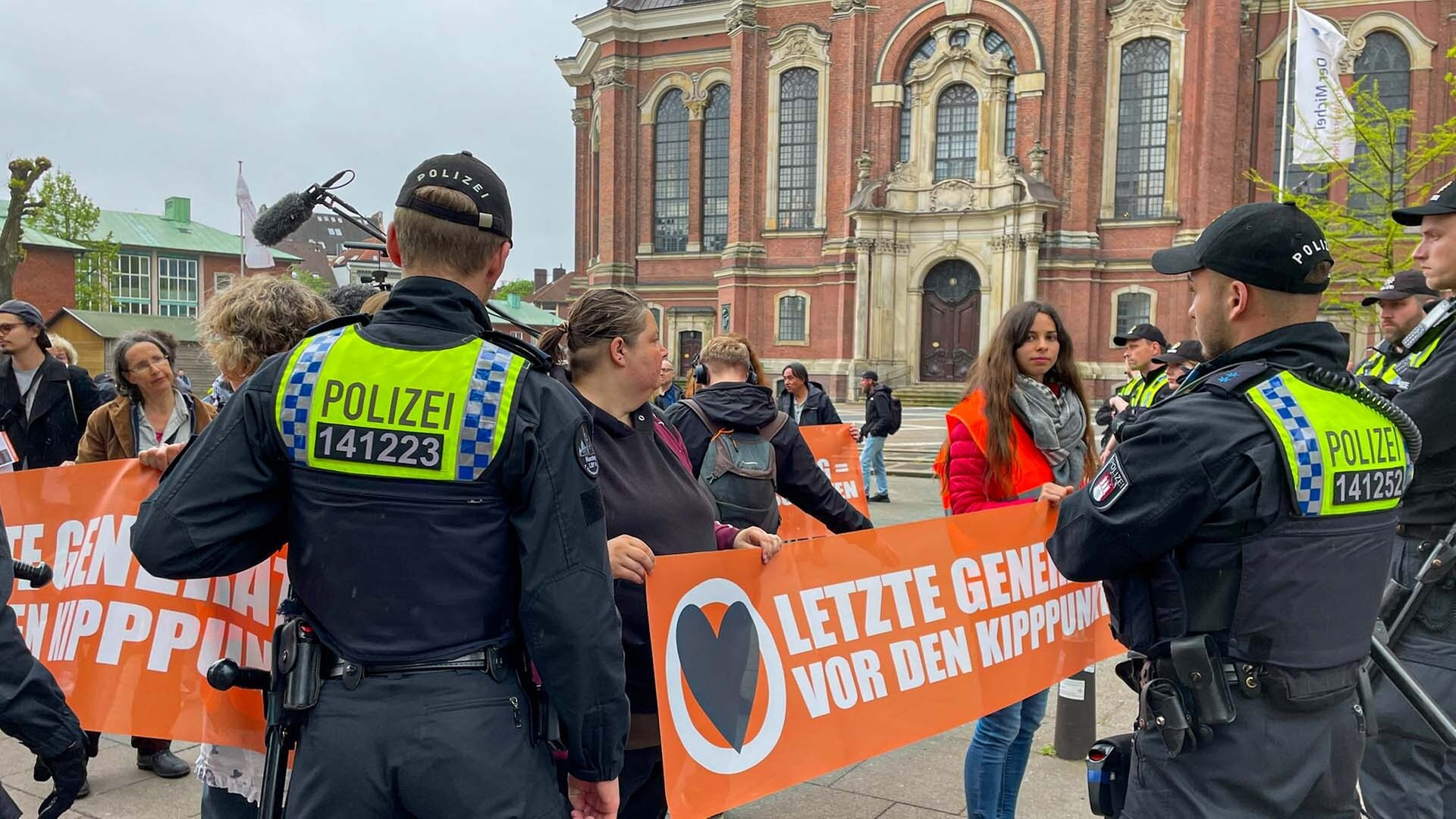 „Letzte Generation“: Polizei verhindert Blockade-Aktion am Michel