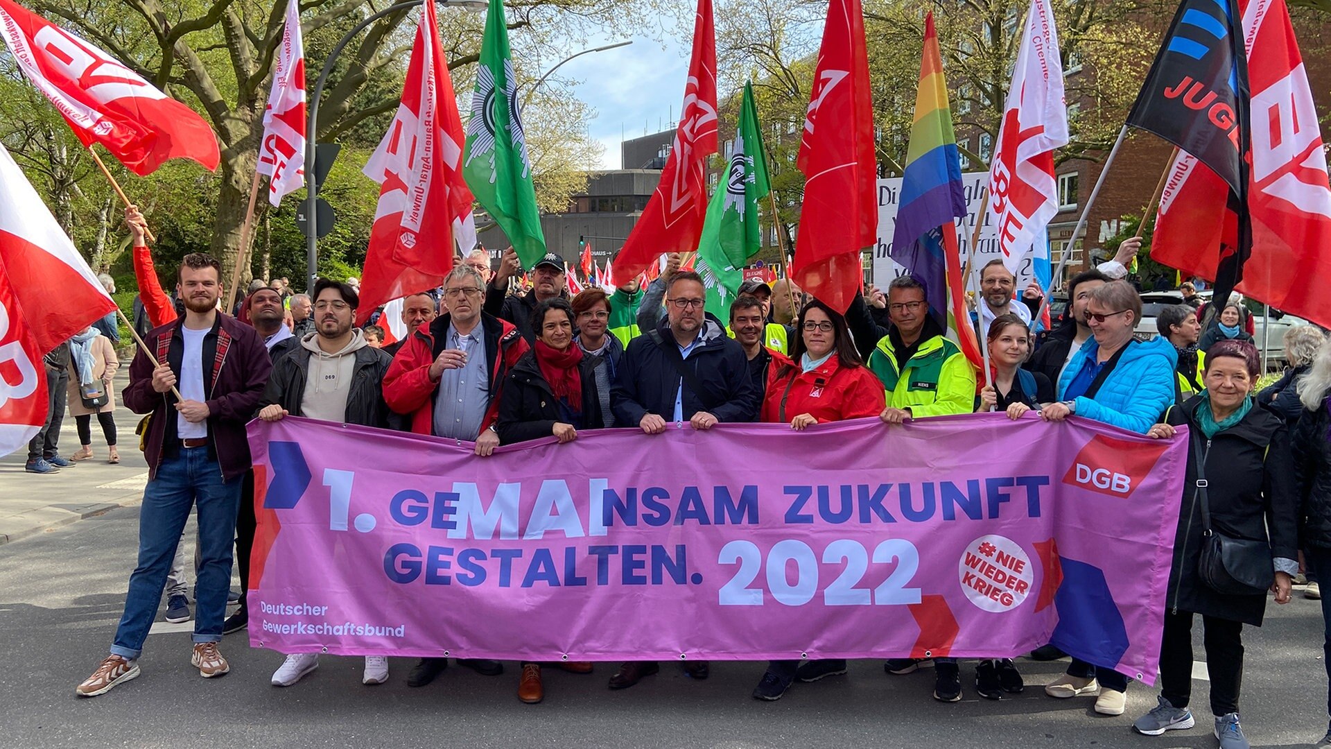 Mehr als 6.000 Menschen bei Gewerkschafts-Demo in Hamburg