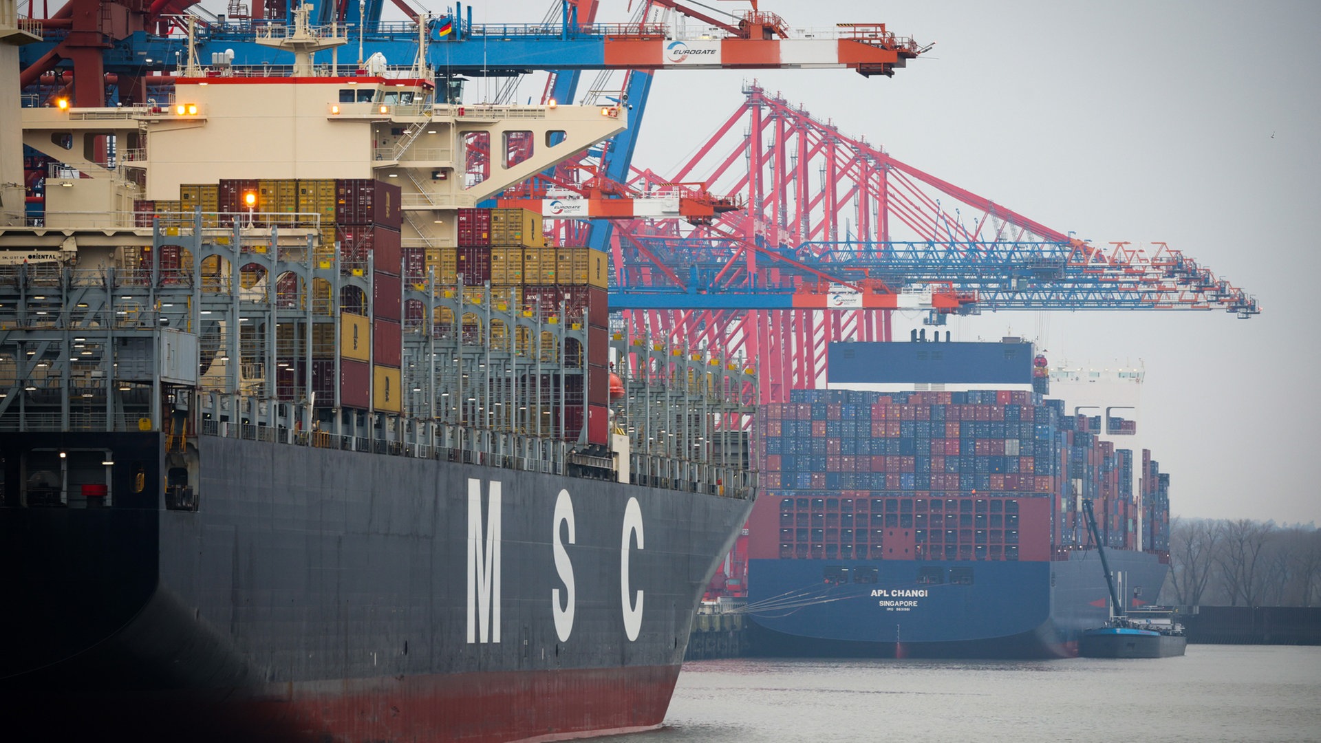 Hafen-Beschäftigte werfen Tschentscher  in Anzeige Wortbruch vor