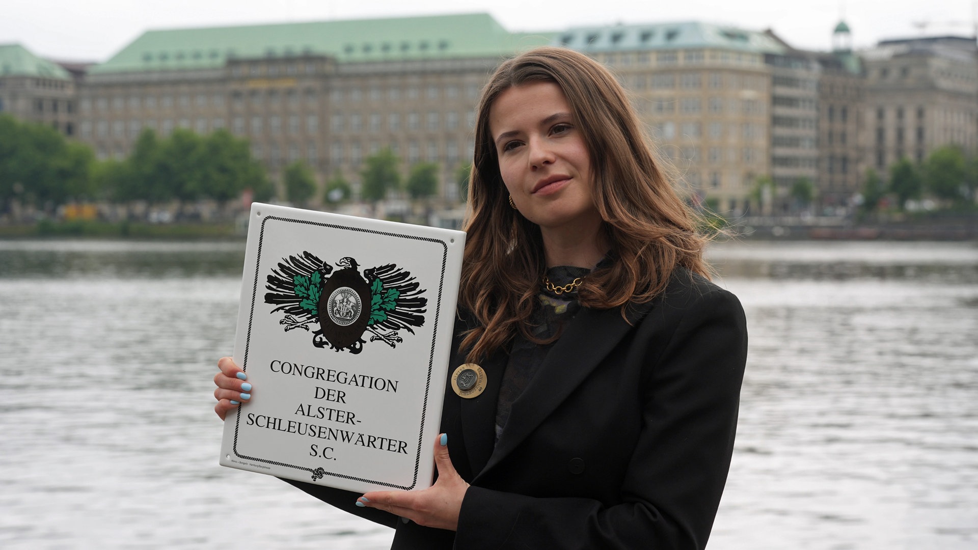 Luisa Neubauer neue Ehren-Alster-Schleusenwärterin