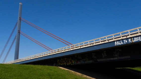 Die Norderelbrücke in Hamburg. © picture alliance / ABBfoto 