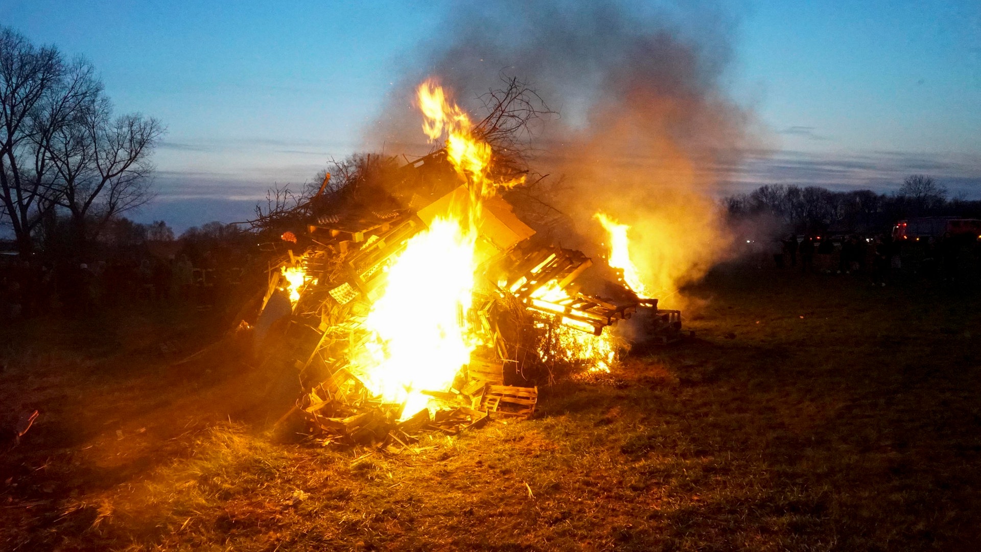 Viele Osterfeuer am Sonnabend in Hamburg