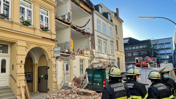 Bei einer Explosion in Ottensen ist eine Hauswand eingestürzt. © NDR Foto: Finn Kessler