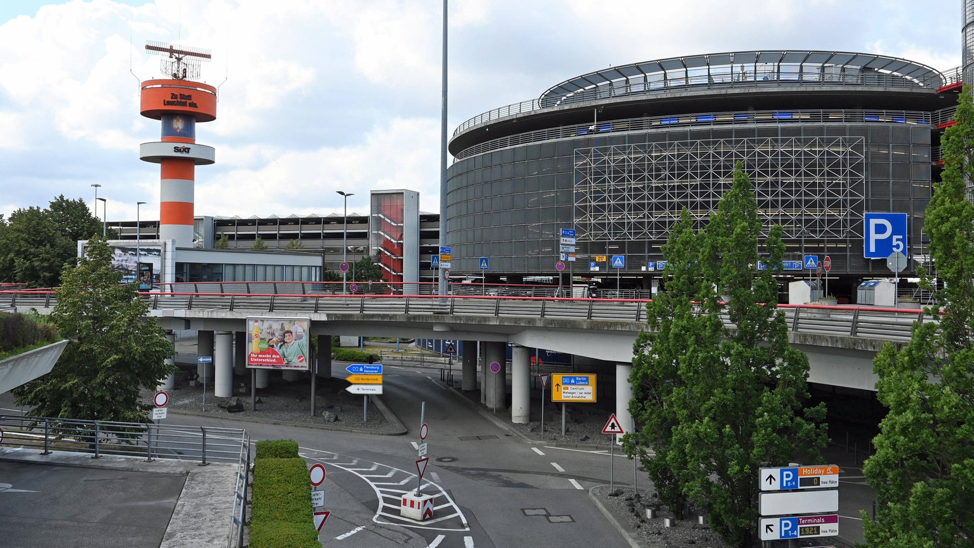 ADAC-Vergleich: Teures Parken am Hamburger Flughafen