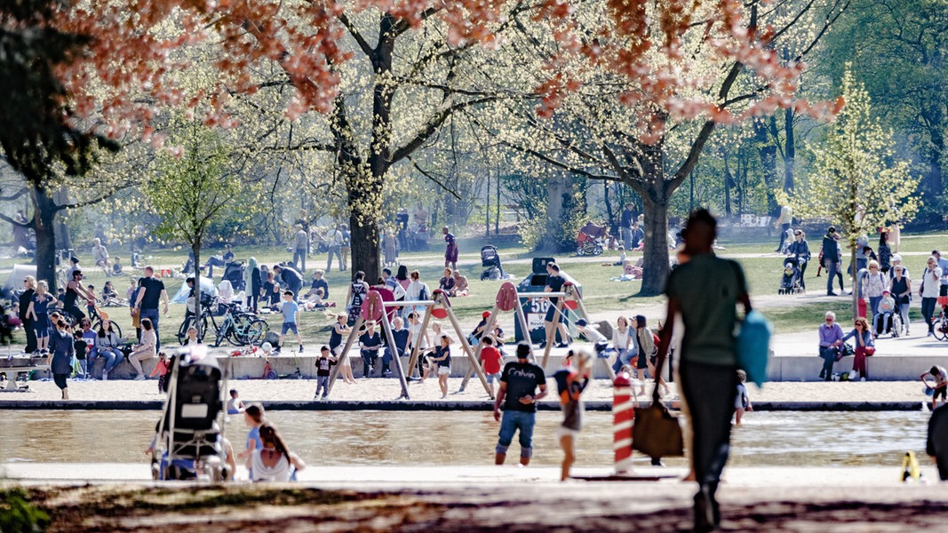 Glasscherben im Wasser: Planschbecken im Stadtpark gesperrt