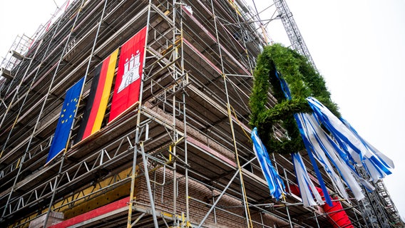 Blick auf den Neubau der Hamburger Polizeieinsatzzentrale. © Daniel Bockwoldt/dpa 