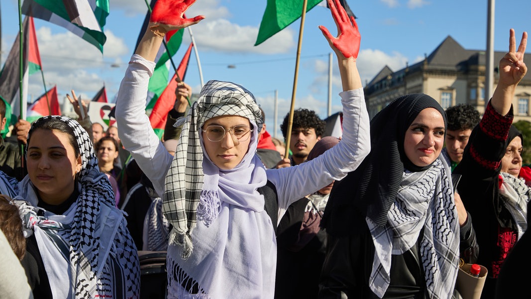 Pro-Palästina-Demonstration in Hamburg verläuft bisher friedlich