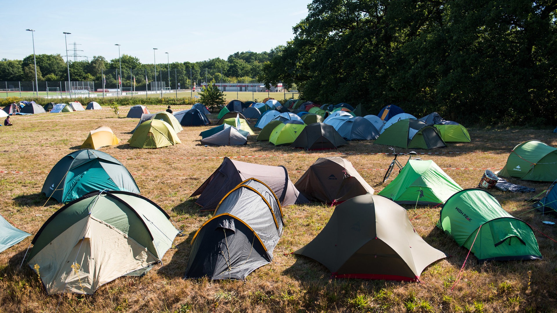 Klima-Aktivisten beginnen Protestcamp in Hamburg