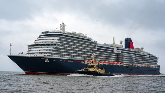 Das Kreuzfahrtschiff "Queen Anne". © picture alliance / empics Foto: Peter Byrne