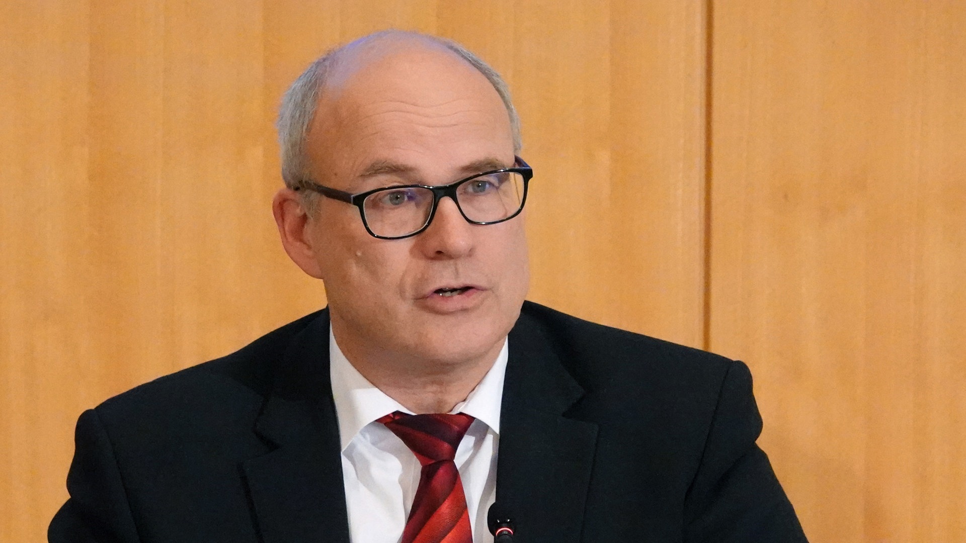 Scheidender Schulsenator Rabe sieht Nachfolge in guten Händen