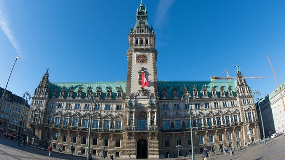 Das Hamburger Rathaus. © picture alliance / dpa Foto: Daniel Reinhardt