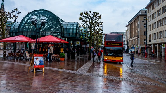 Die Glasarkaden am Hamburger Rathausmarkt. © Pond5 