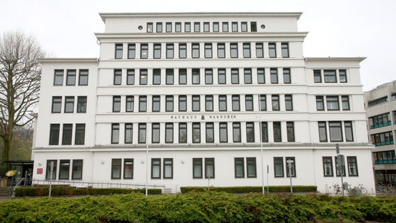 Das Rathaus in Hamburg-Wandsbek. © picture alliance / PublicAd | Mirko Hannemann Foto: PublicAd | Mirko Hannemann