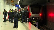 Einsatzkräfte am S-Bahnhof Reeperbahn © TV Newskontor 