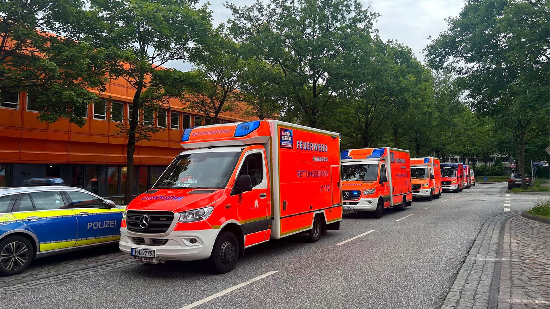 Reizgas: Großeinsatz an Hamburger Stadtteilschule