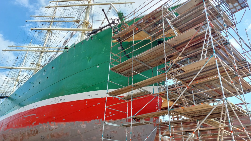 „Rickmer Rickmers“ in der Werft: Weniger Schäden als befürchtet