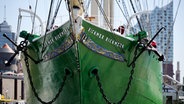 Blick auf den Bug der "Rickmers Rickmers" © picture alliance/dpa Foto: Christian Charisius