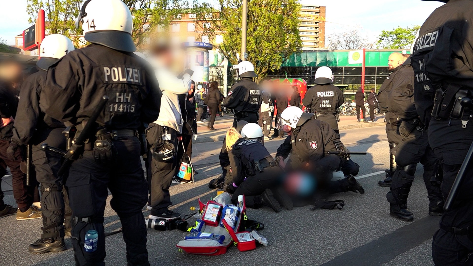 Mai-Demos: Demonstrant in Hamburg schwer verletzt