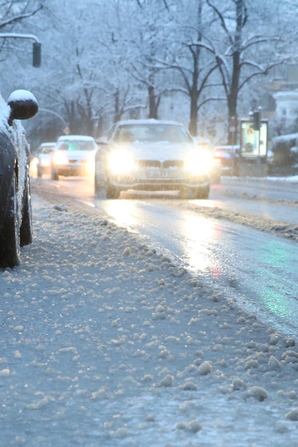 Unfälle und Behinderungen durch Schnee in Hamburg NDR.de