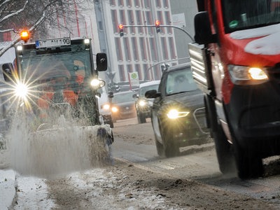 Schnee und Glätte behindern Verkehr in Hamburg