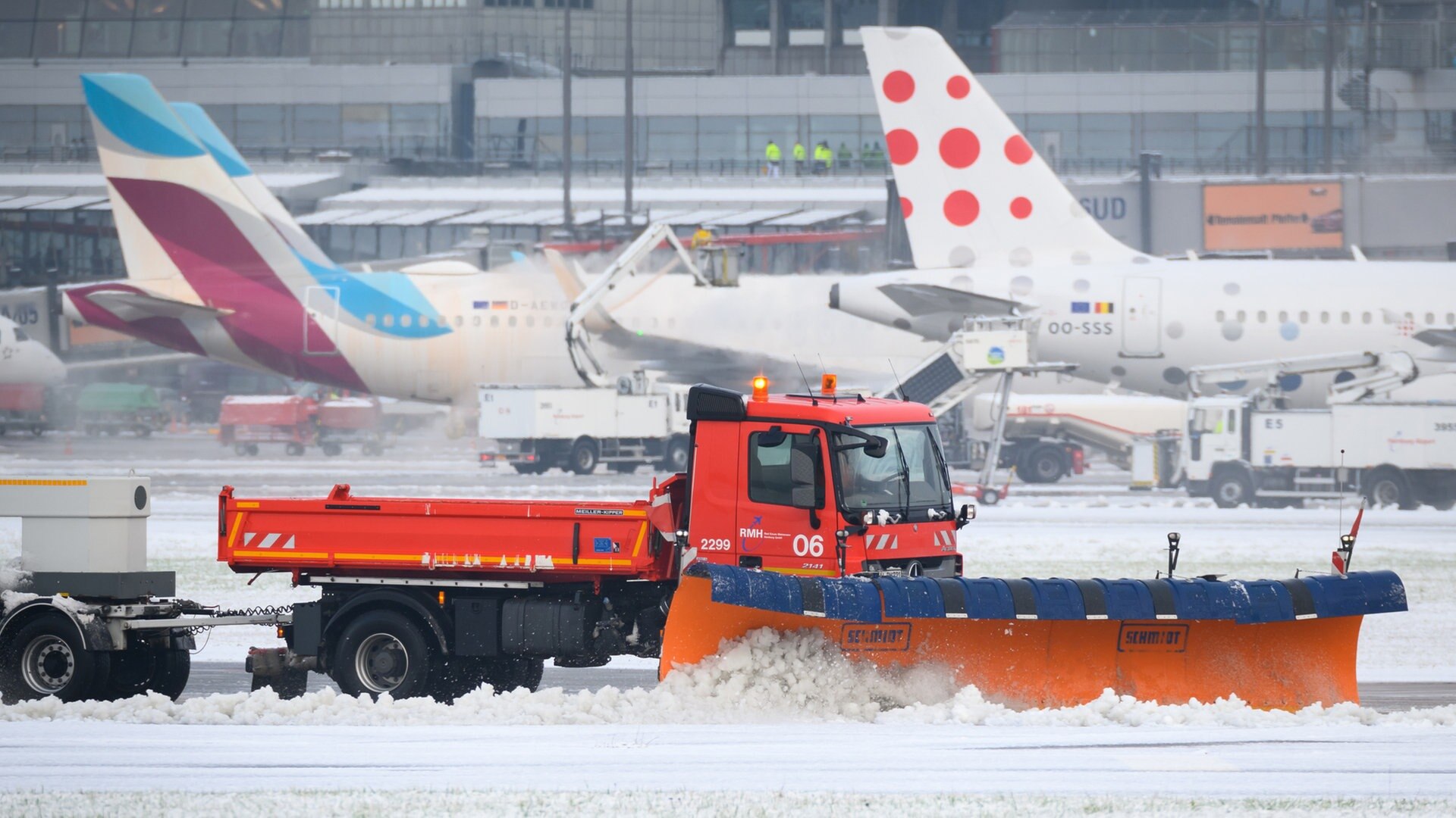 Schneefall in Hamburg: Winterdienst im Einsatz