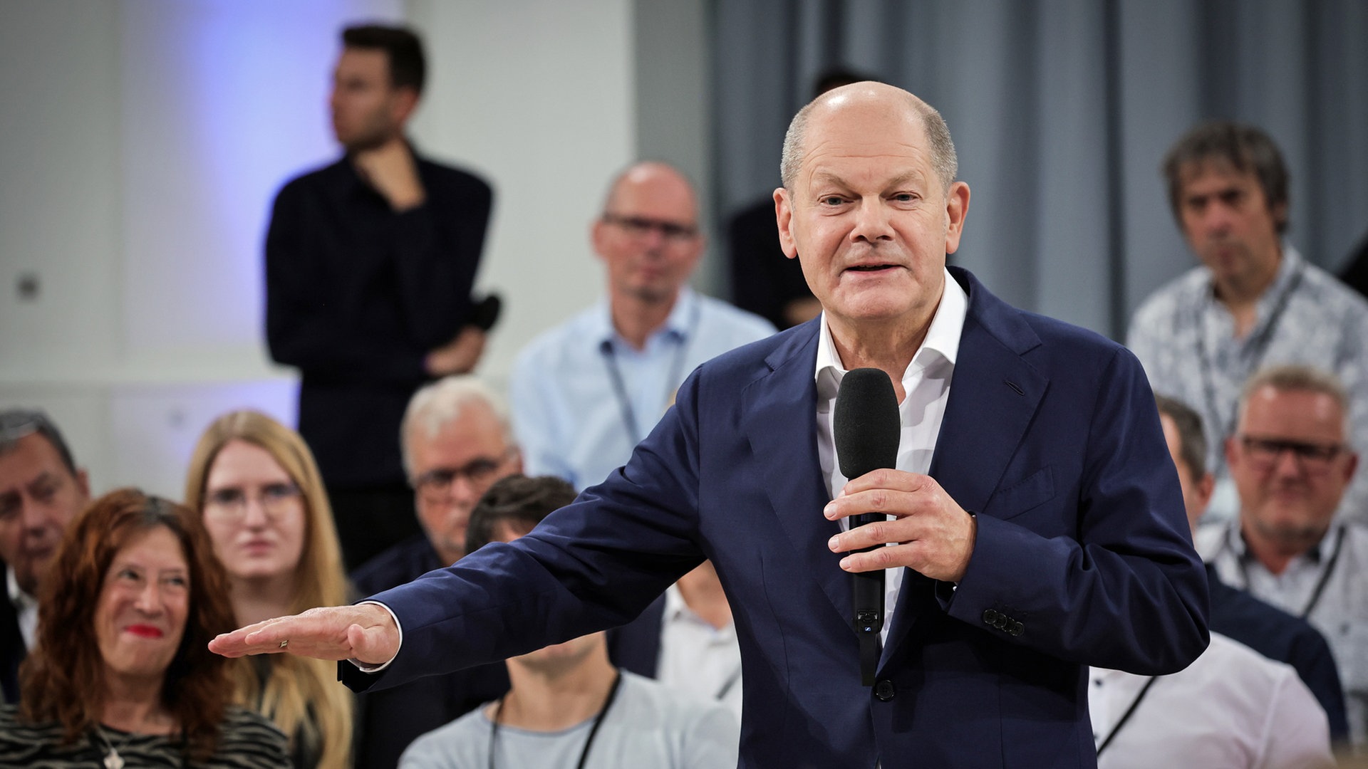 Einheitsfest in Hamburg: Kanzler Scholz stellt sich Fragen von Bürgern