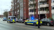 Einsatzkräfte der Polizei sichern einen Tatort in Hamburg. © TVNewsKontor 