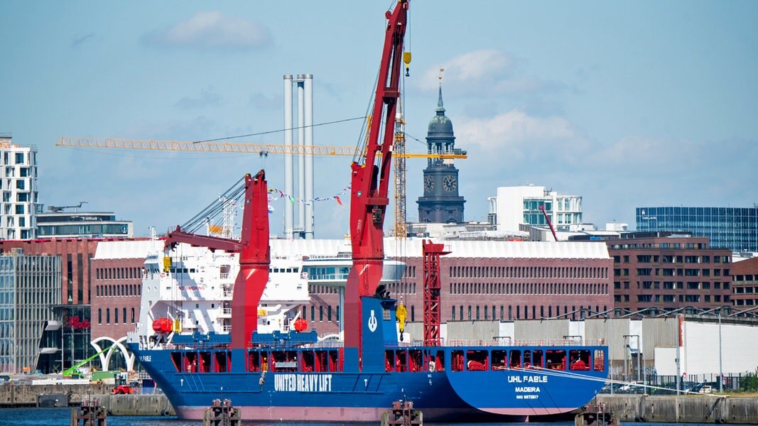 Neues Schwergutschiff im Hamburger Hafen getauft