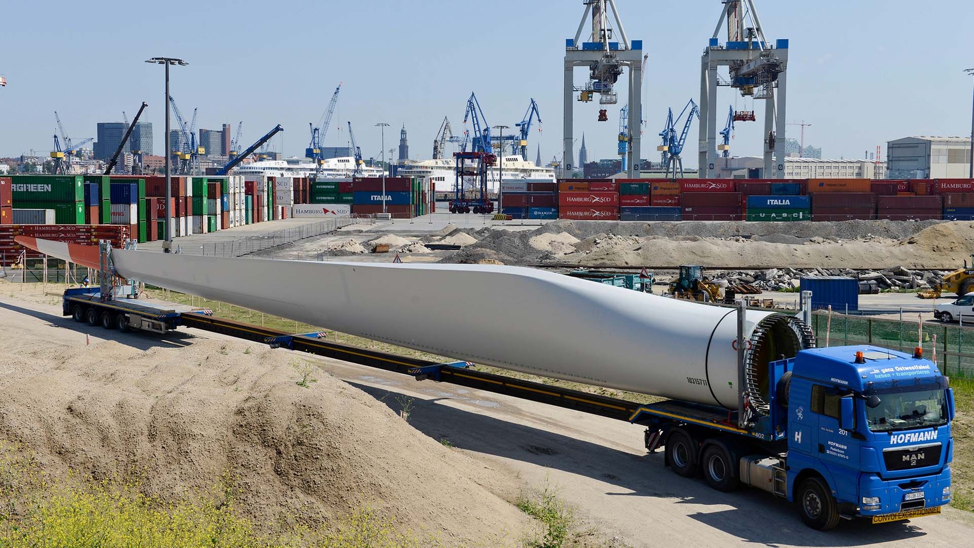 Personalmangel verzögert Schwertransporte im Hamburger Hafen